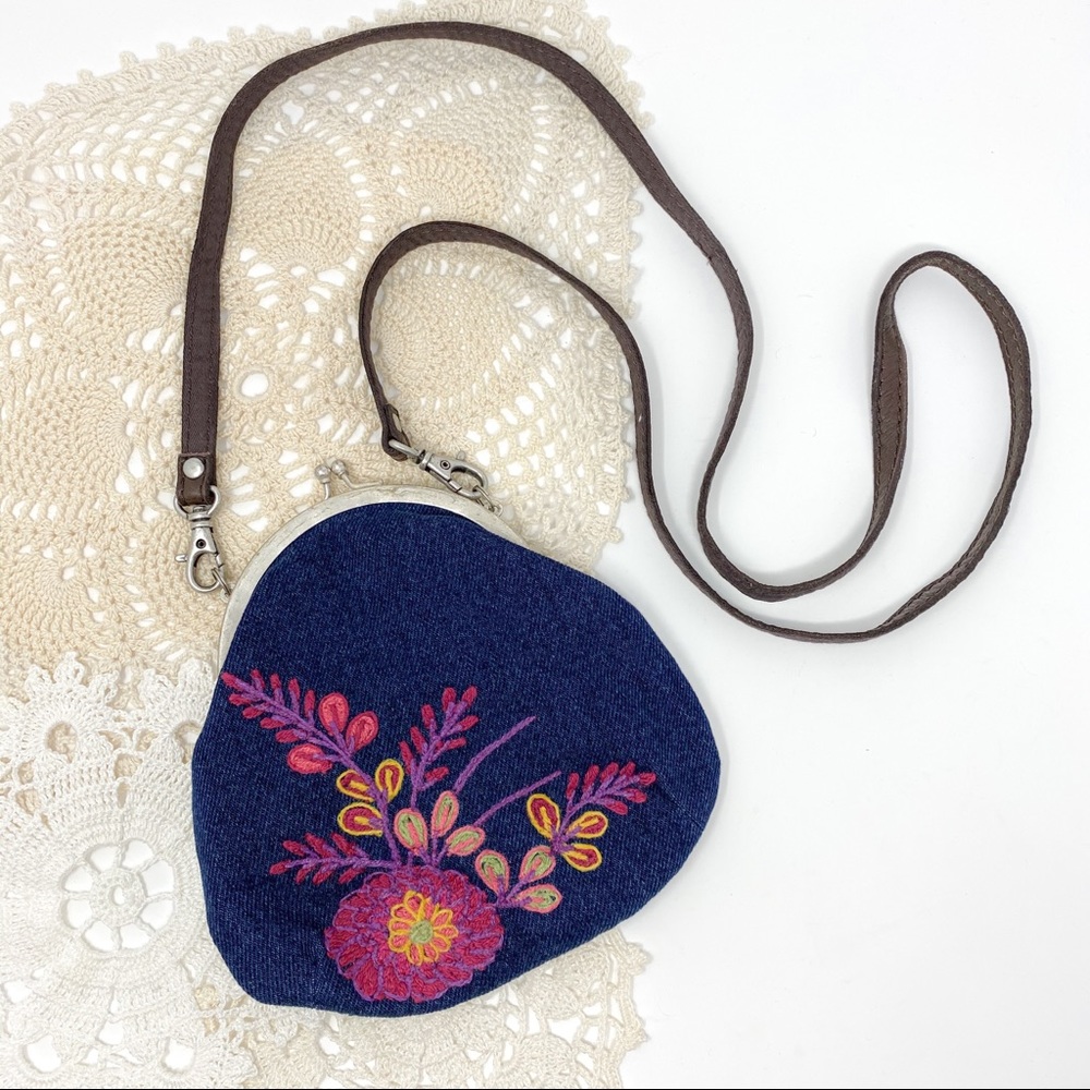 Lucky Brand | Floral Embroider Kiss Lock Purse